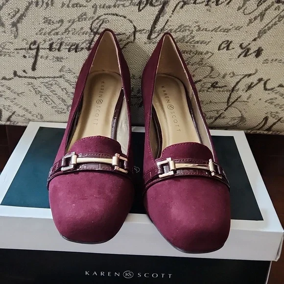 Karen Scott Penzey Dress Pumps - Picture 2 of 4